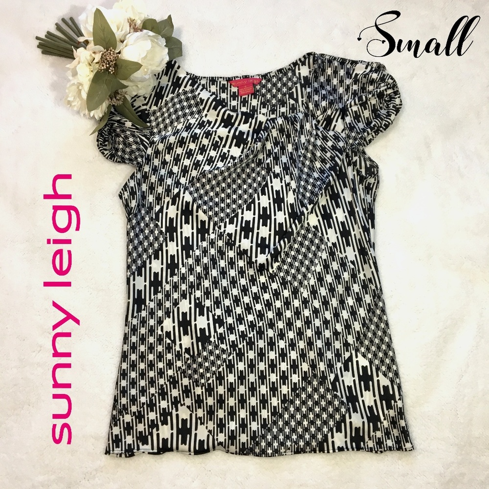 Sunny Leigh Size Small Black White Geometric Top